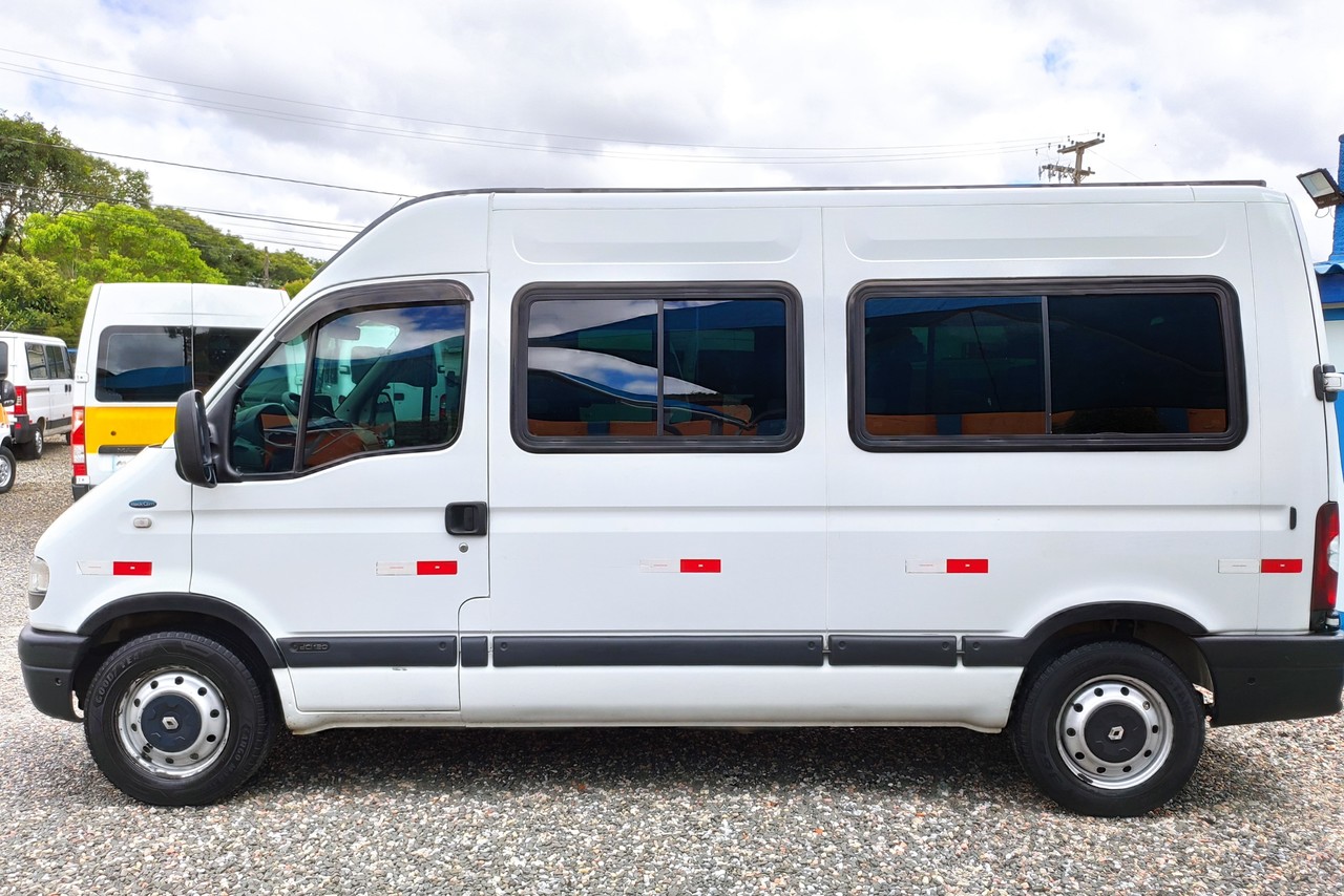 Renault Master Minibus - 08/09 14