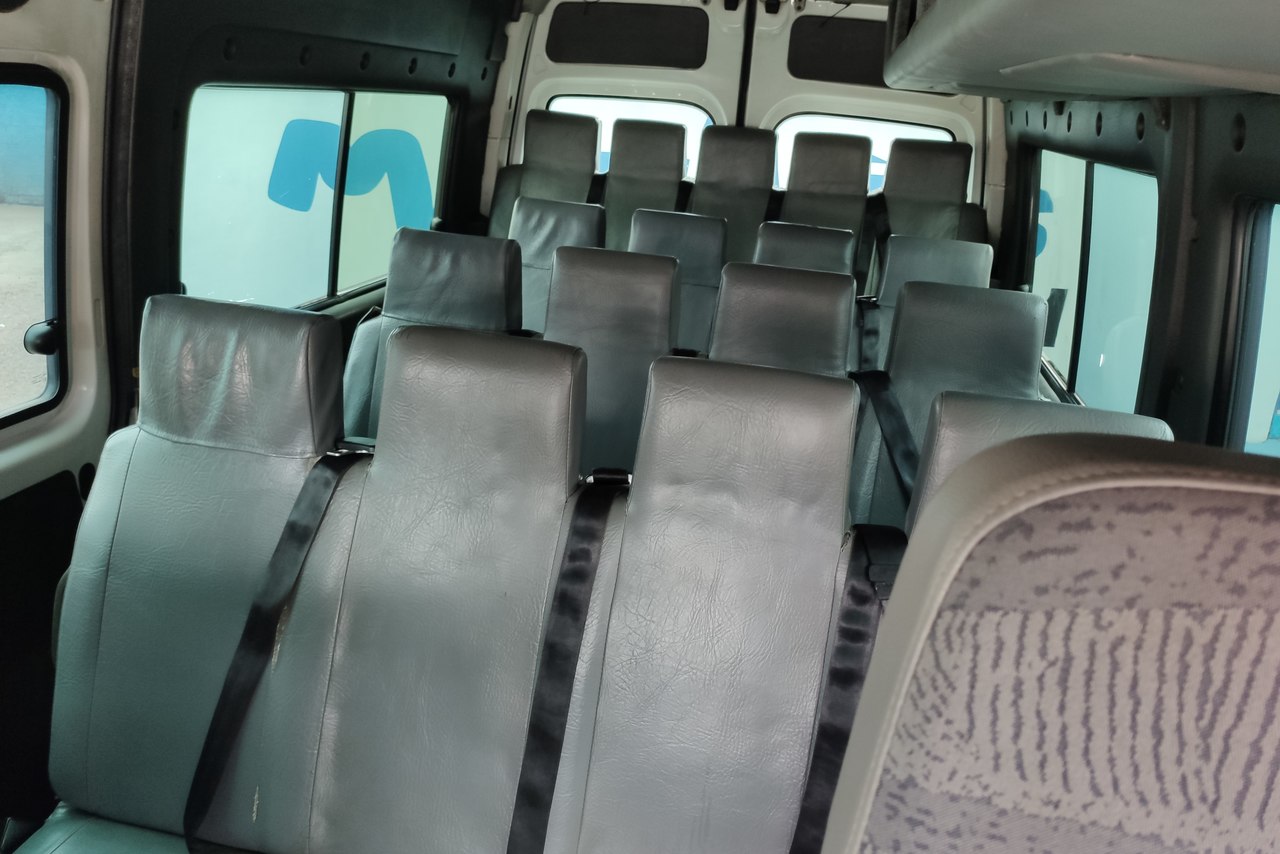 Renault Master Minibus - 08/09 18