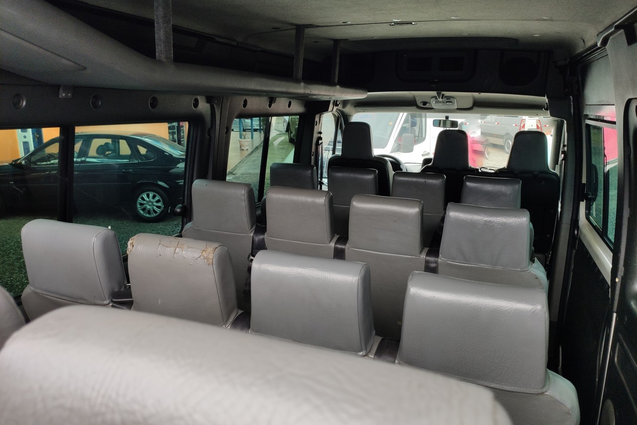 Renault Master Minibus - 08/09 25