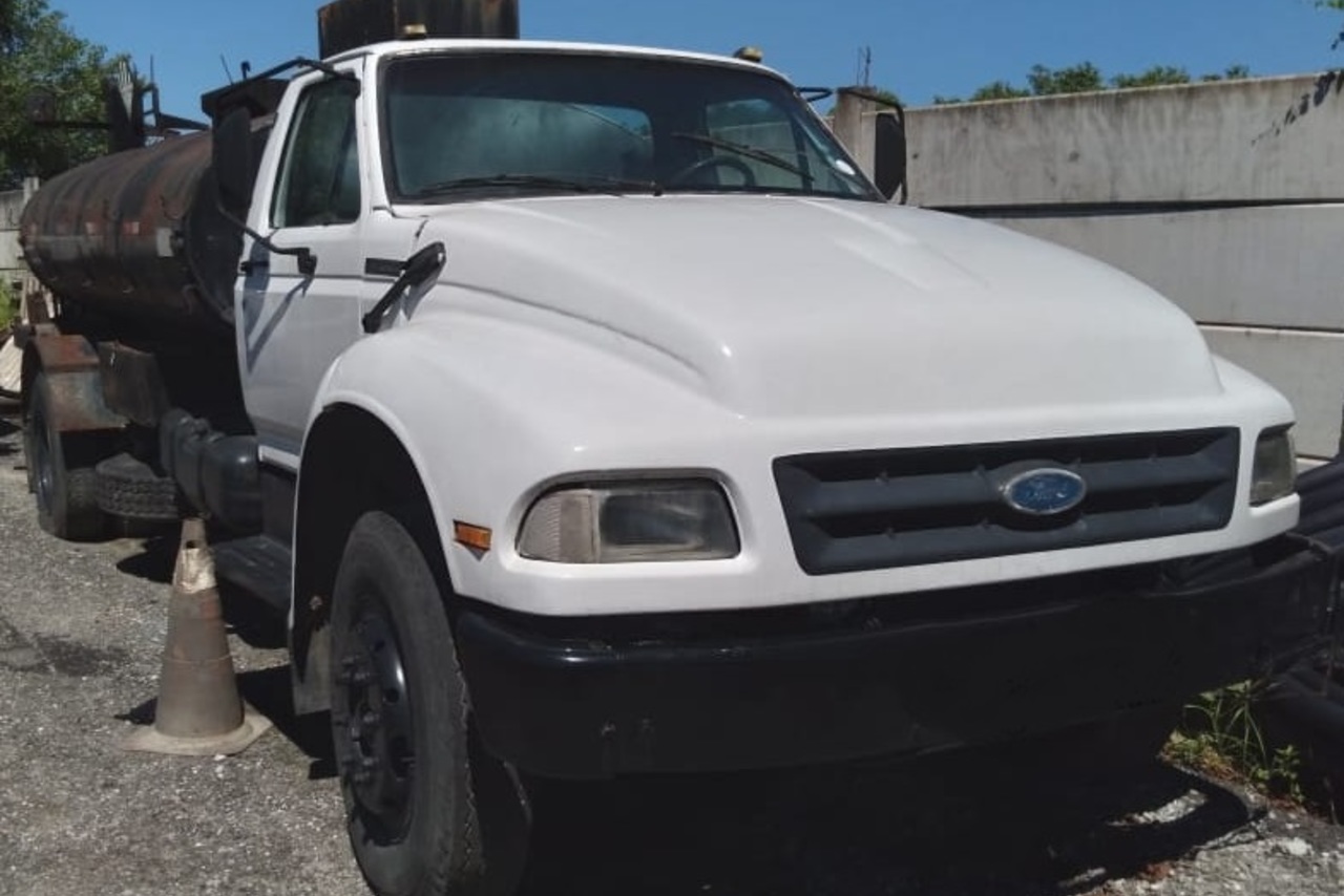 Ford F12000 - 93/94 4