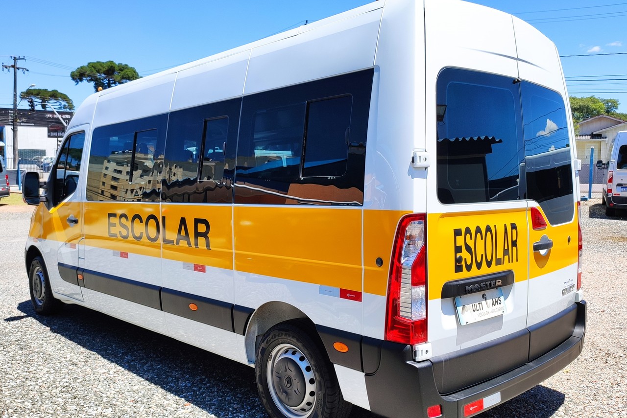 Renault Master Minibus - 19/20 2