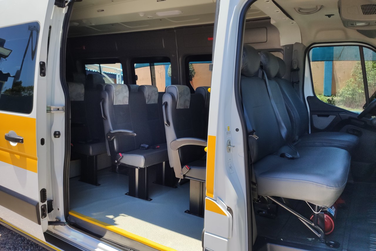 Renault Master Minibus - 19/20 3