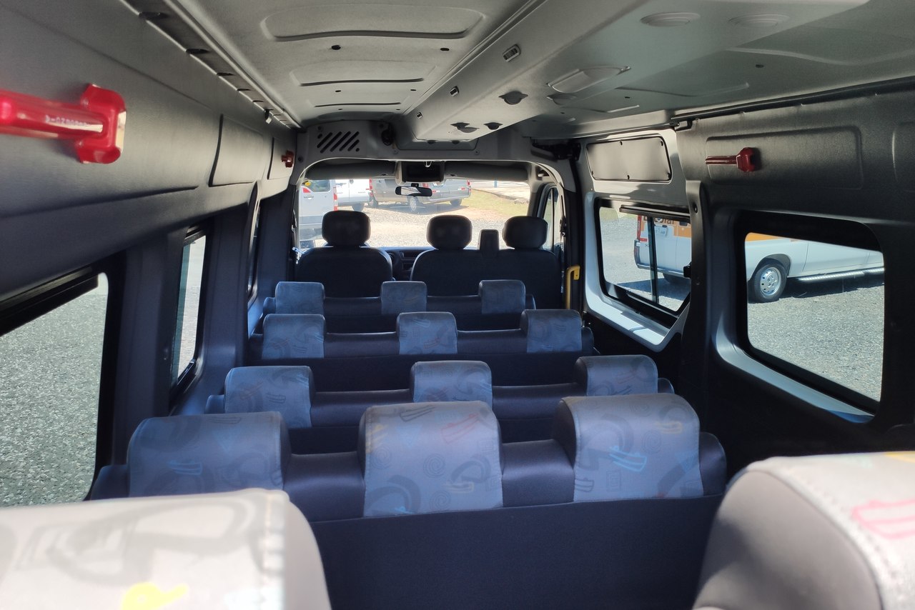 Renault Master Minibus - 19/20 8