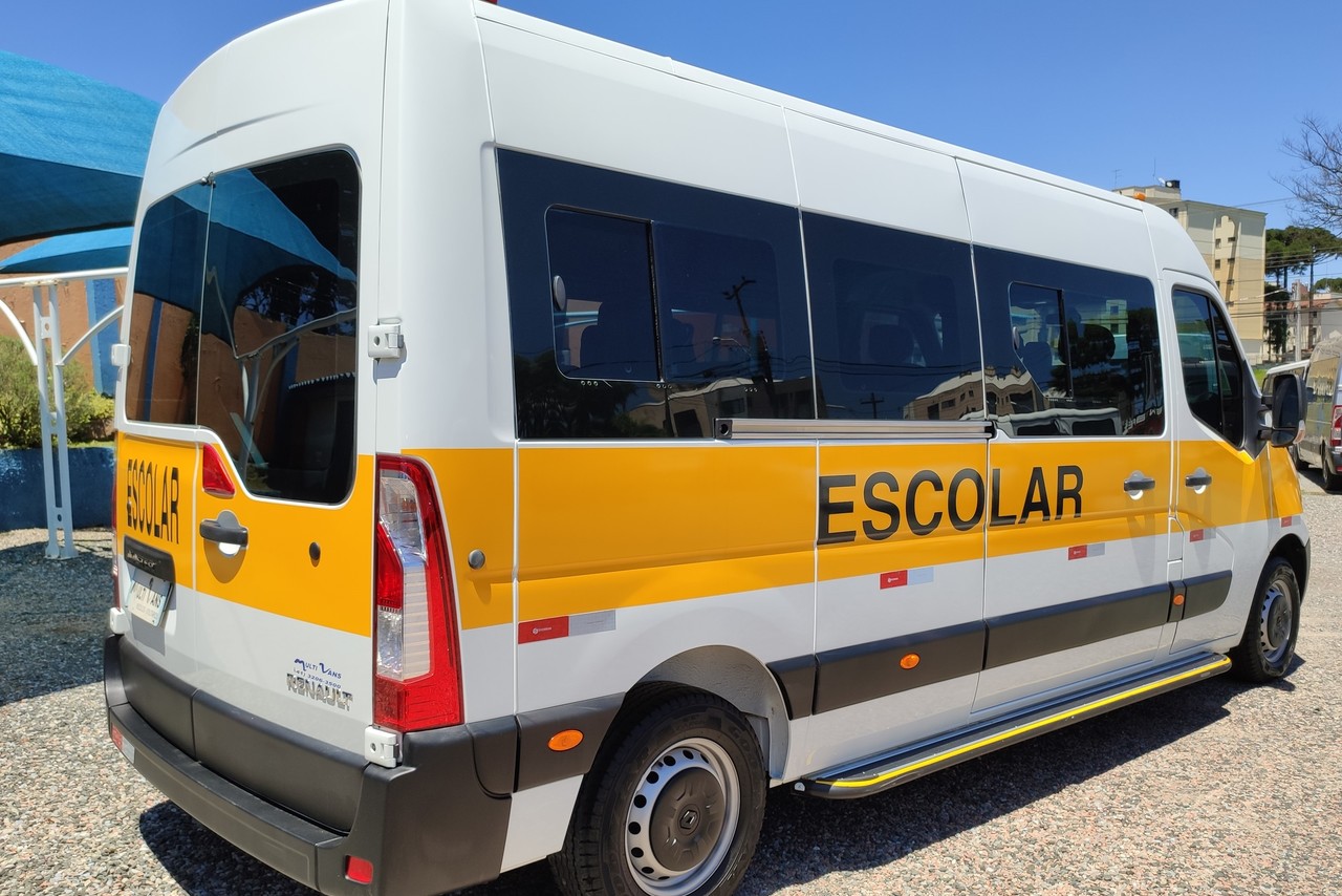 Renault Master Minibus - 19/20 13