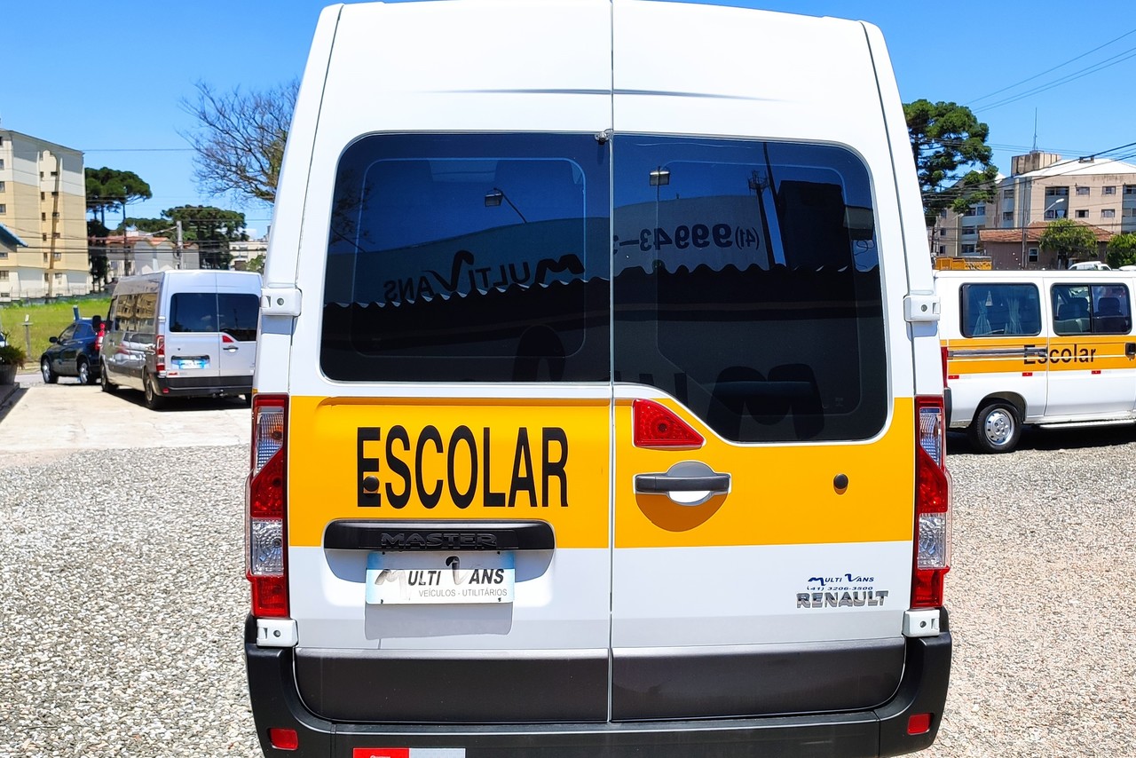 Renault Master Minibus - 19/20 14