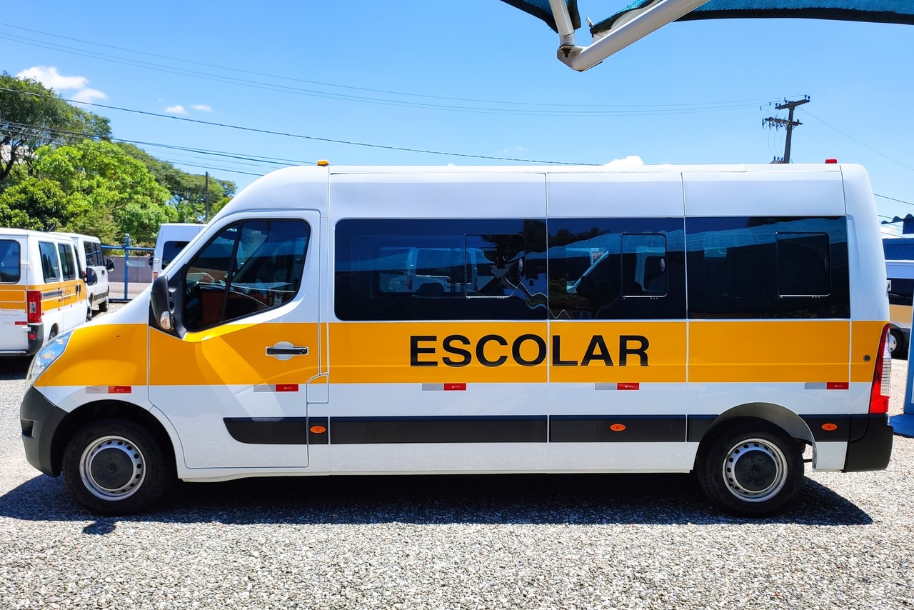 Renault Master Minibus - 19/20 16
