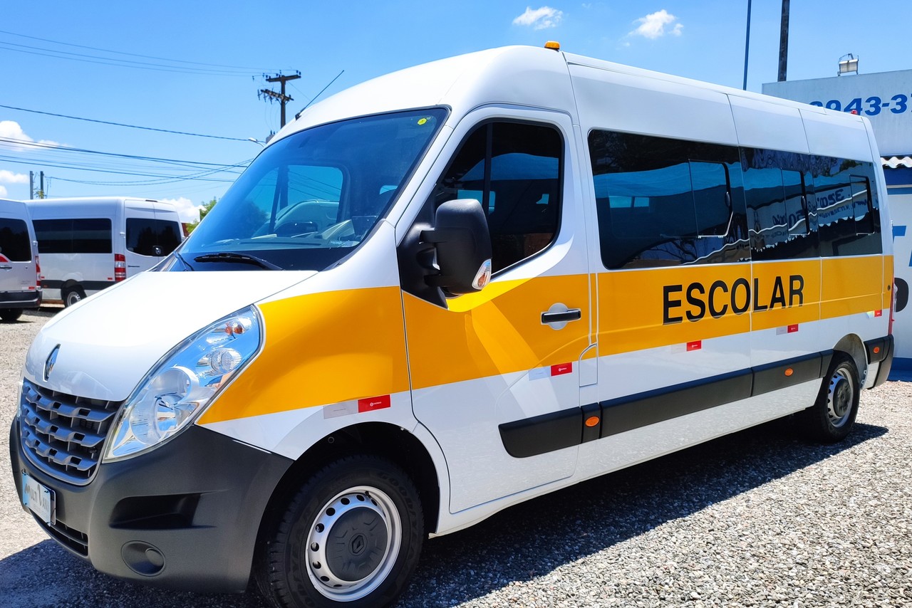 Renault Master Minibus - 19/20 18