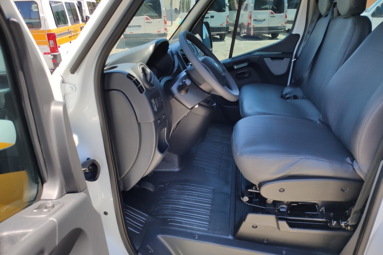 Renault Master Minibus - 19/20 23