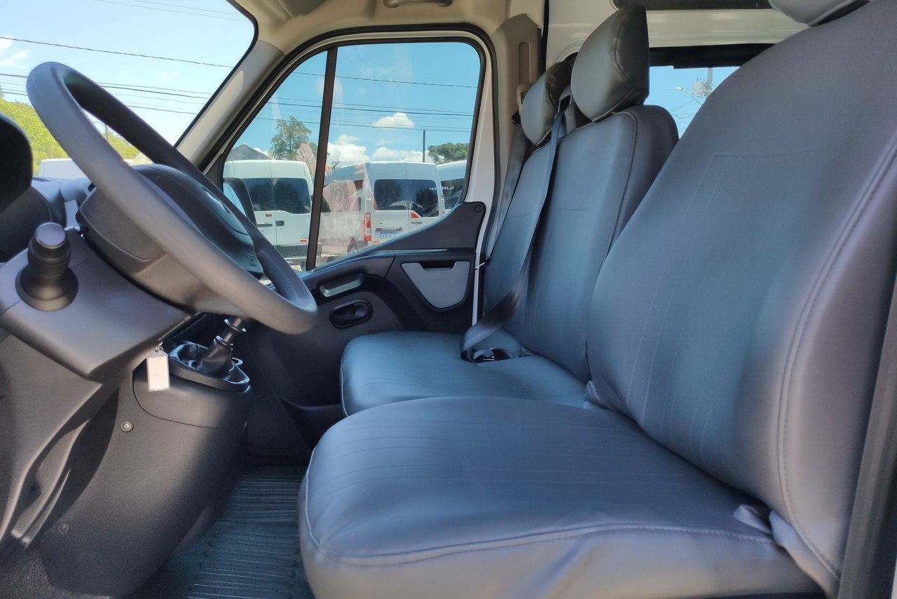 Renault Master Minibus - 19/20 25