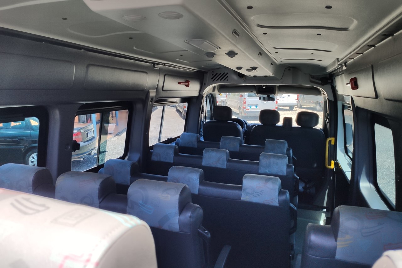 Renault Master Minibus - 19/20 28