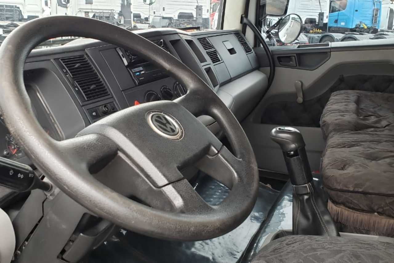 Volkswagen 24-250 E Constellation 3-Eixos - 11/12 2