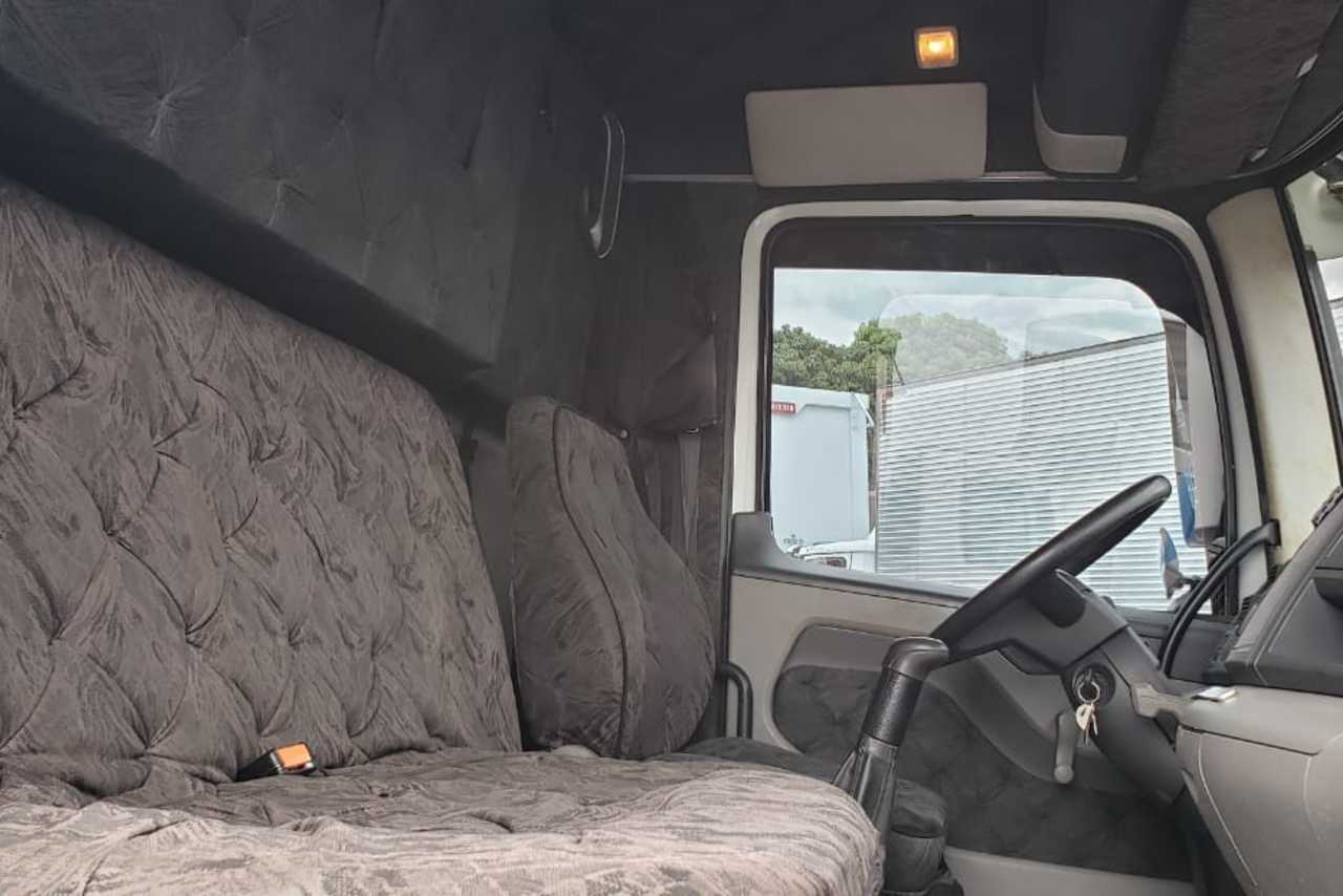 Volkswagen 24-250 E Constellation 3-Eixos - 11/12 9