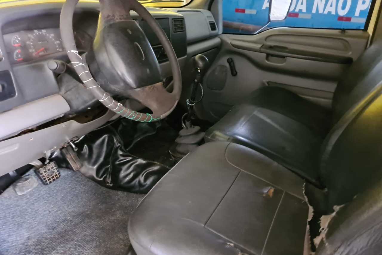 Ford F12000 - 03/03 2