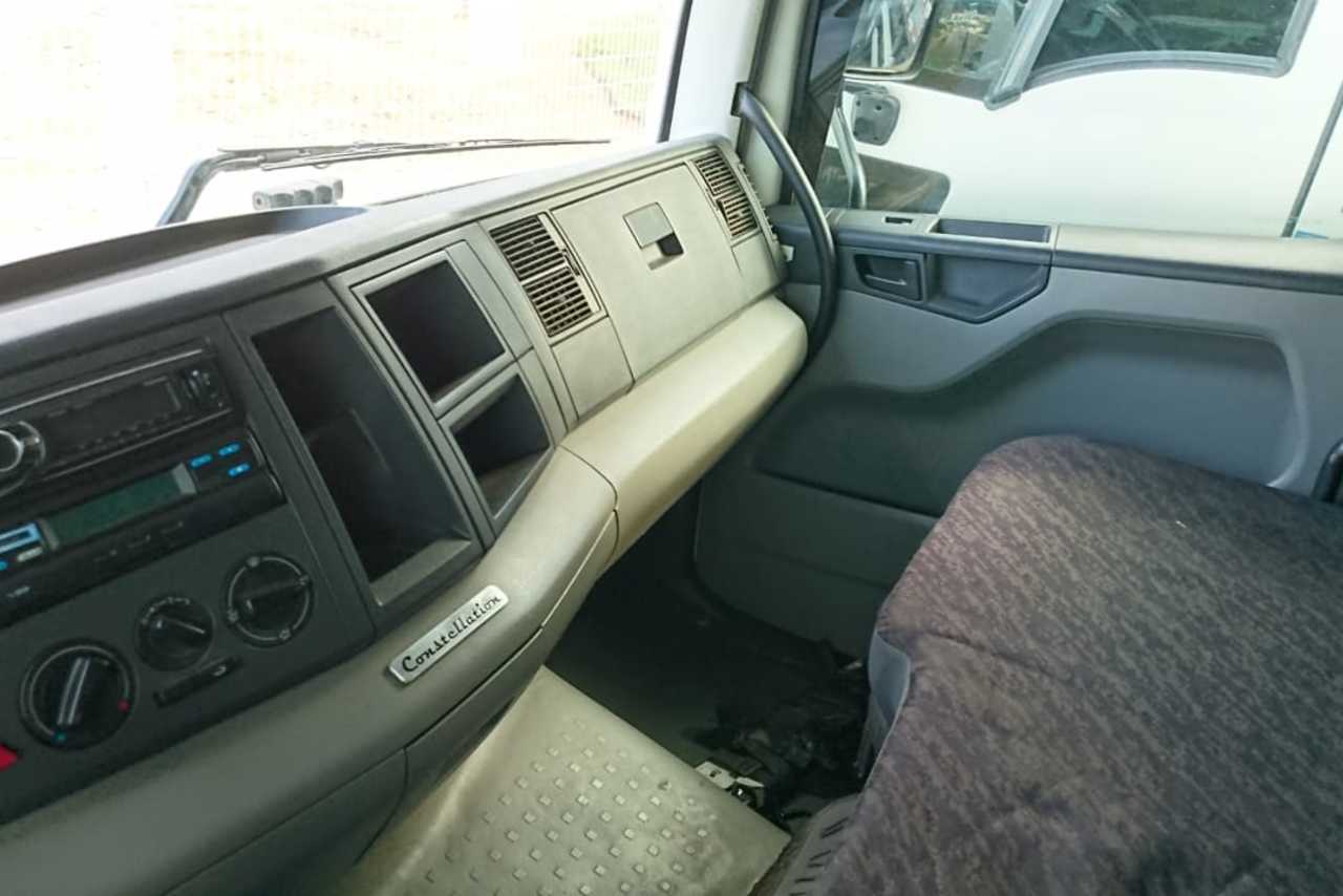 Volkswagen 24-250 E Constellation 3-Eixos - 12/12 7