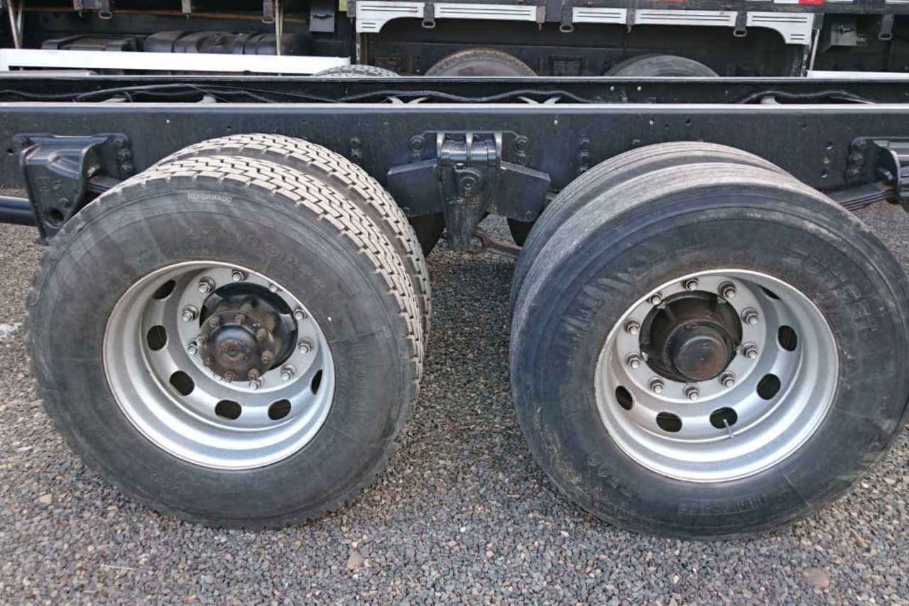 Volkswagen 24-250 E Constellation 3-Eixos - 12/12 9