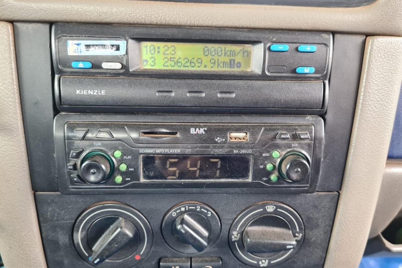 Volkswagen VW 18310 - 05/05 6