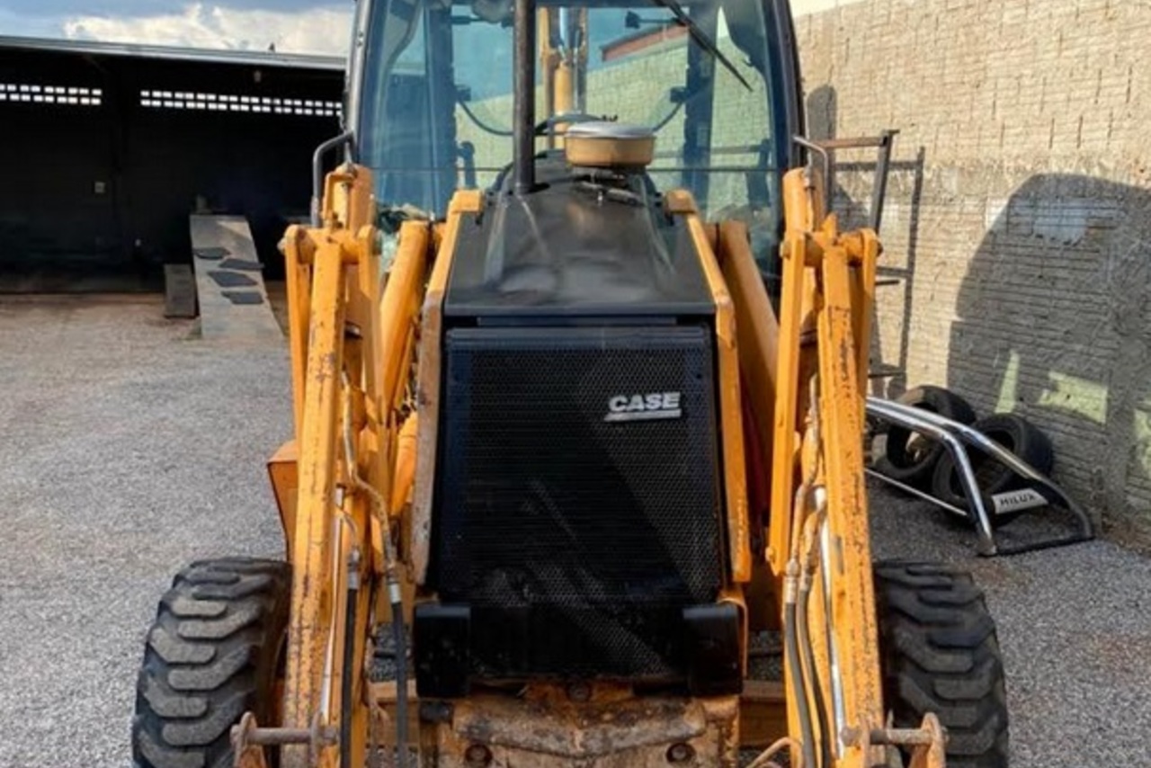 Case 580M - 08/08 5