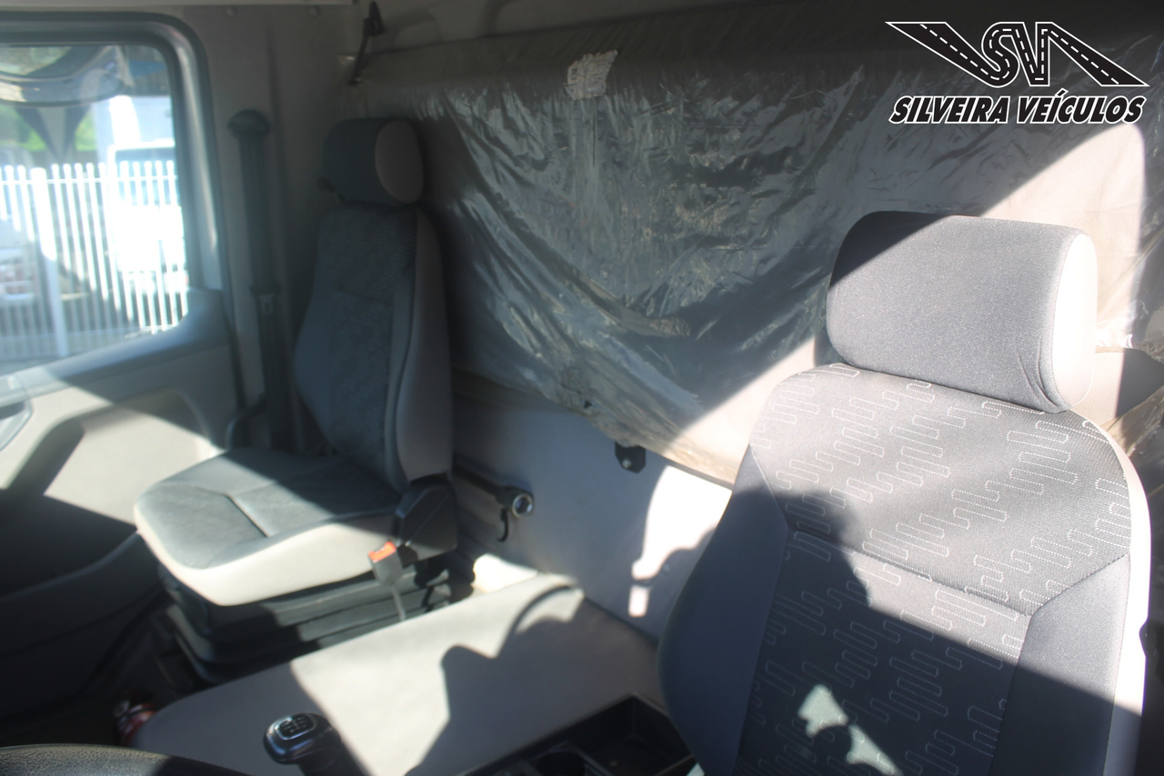Volkswagen 24-280 E Constellation 6x2 - 12/13 11