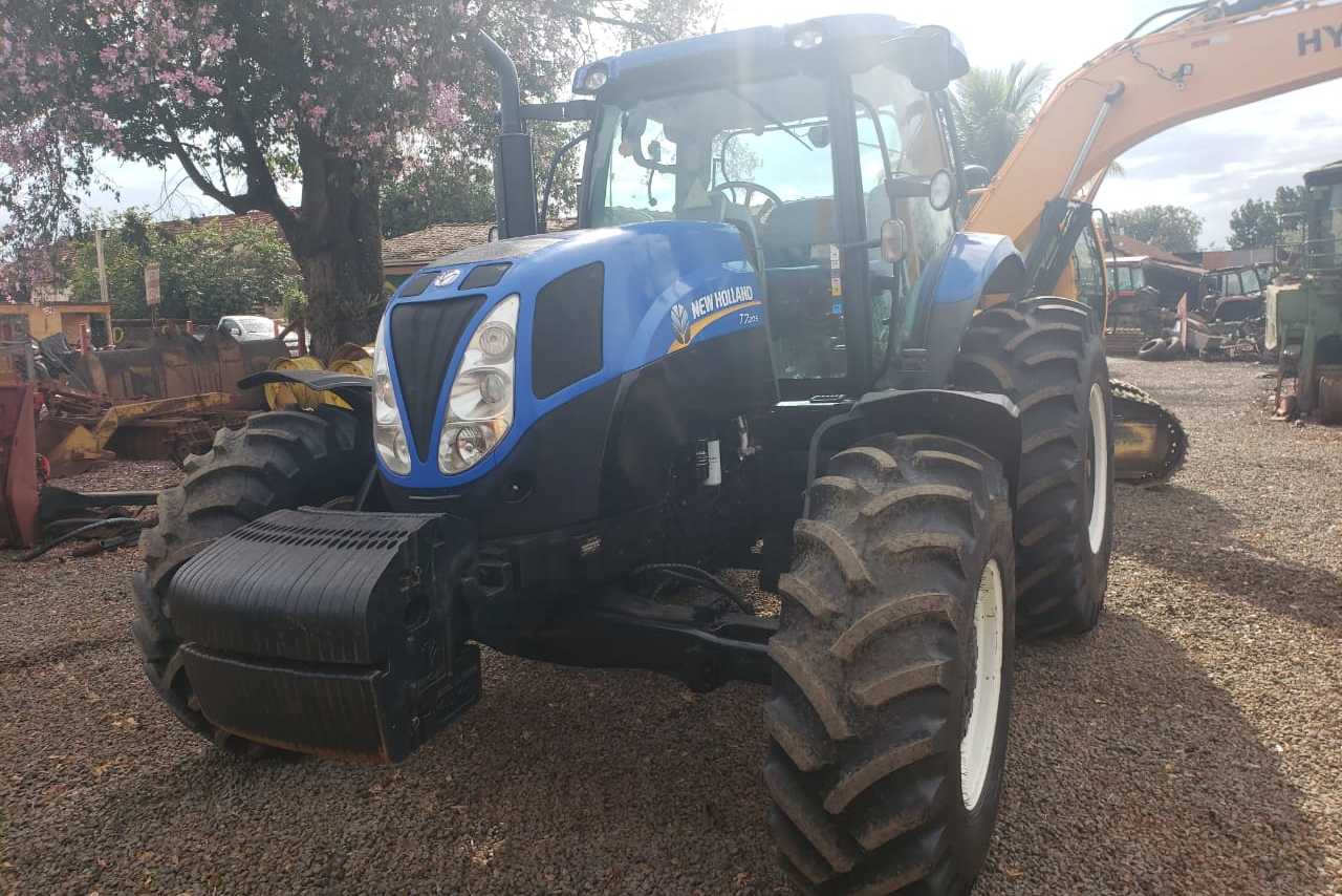New Holland T7. 205 - 20/14 5