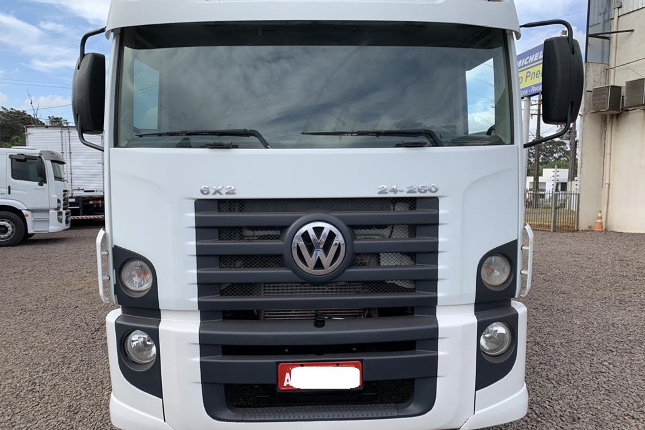 Volkswagen 24-250 E Constellation 3-Eixos - 07/08 3