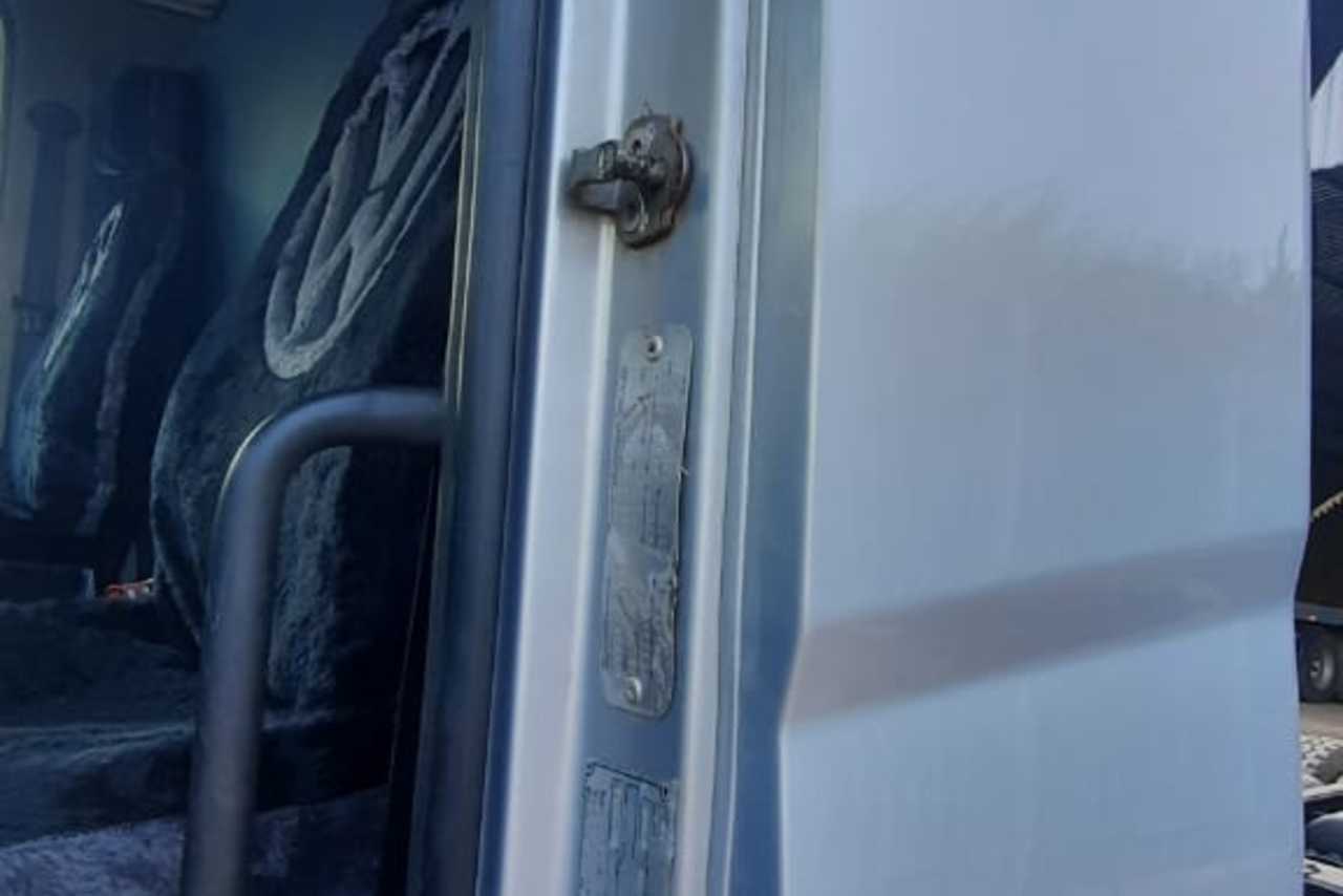 Volkswagen 24-280 E Constellation 6x2 -  3