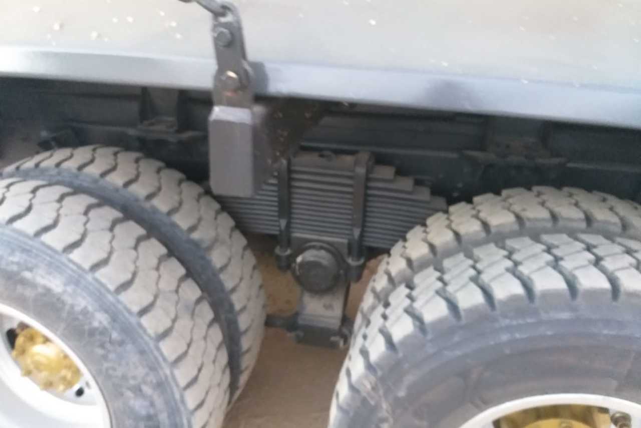 Volkswagen 26-280 Constellation 6x4 -  5