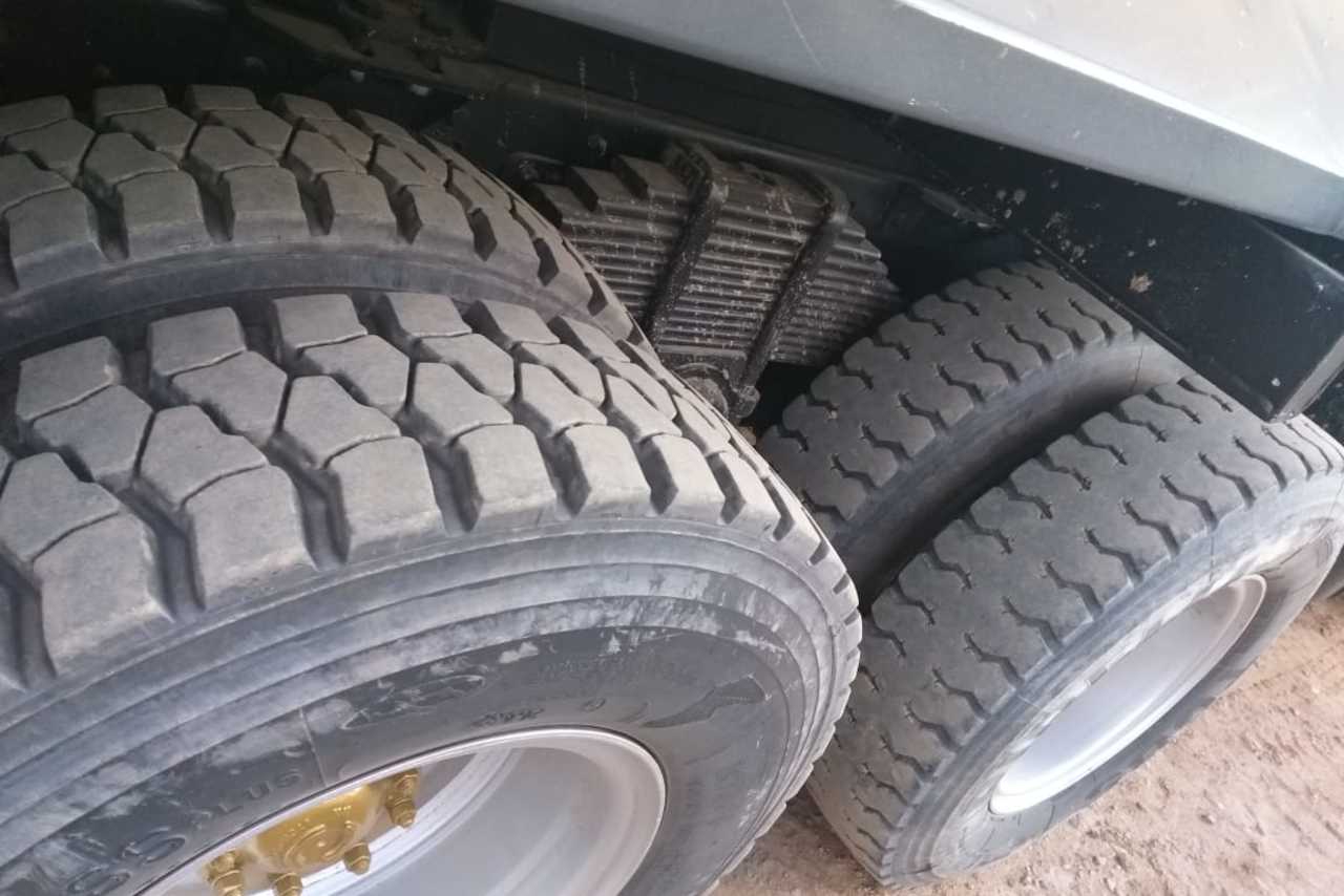 Volkswagen 26-280 Constellation 6x4 -  6