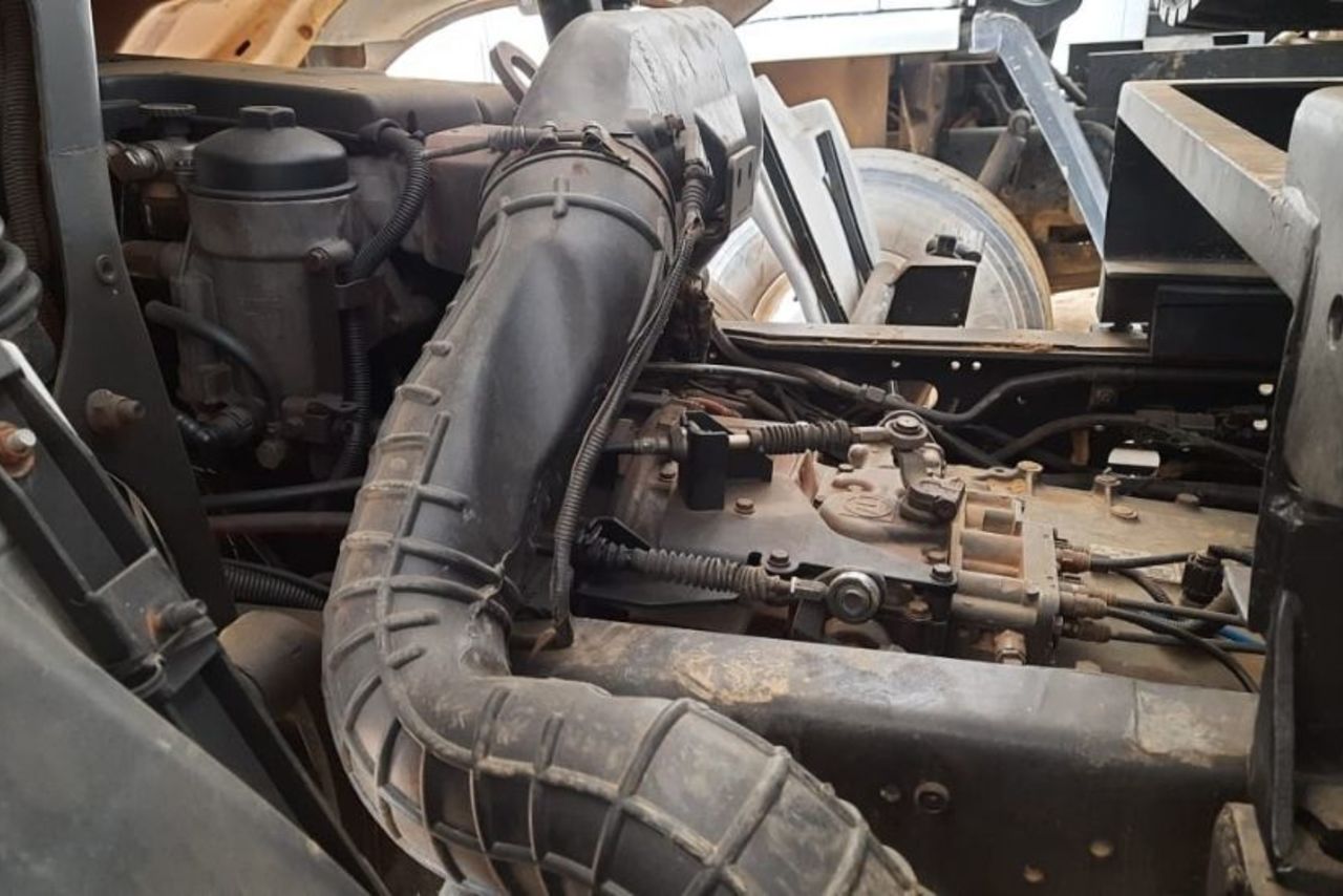 Volkswagen 26-280 Constellation 6x4 - 13 11