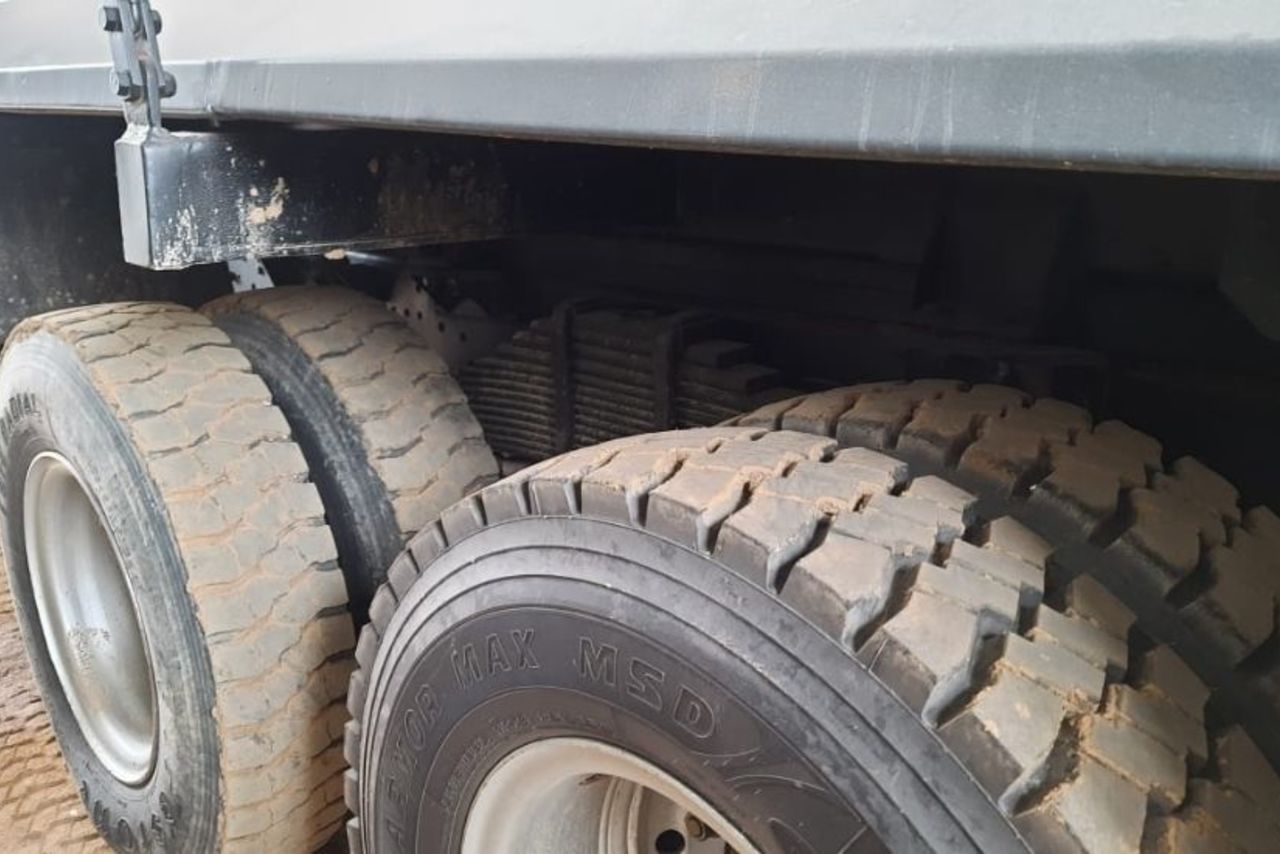 Volkswagen 26-280 Constellation 6x4 - 13 14