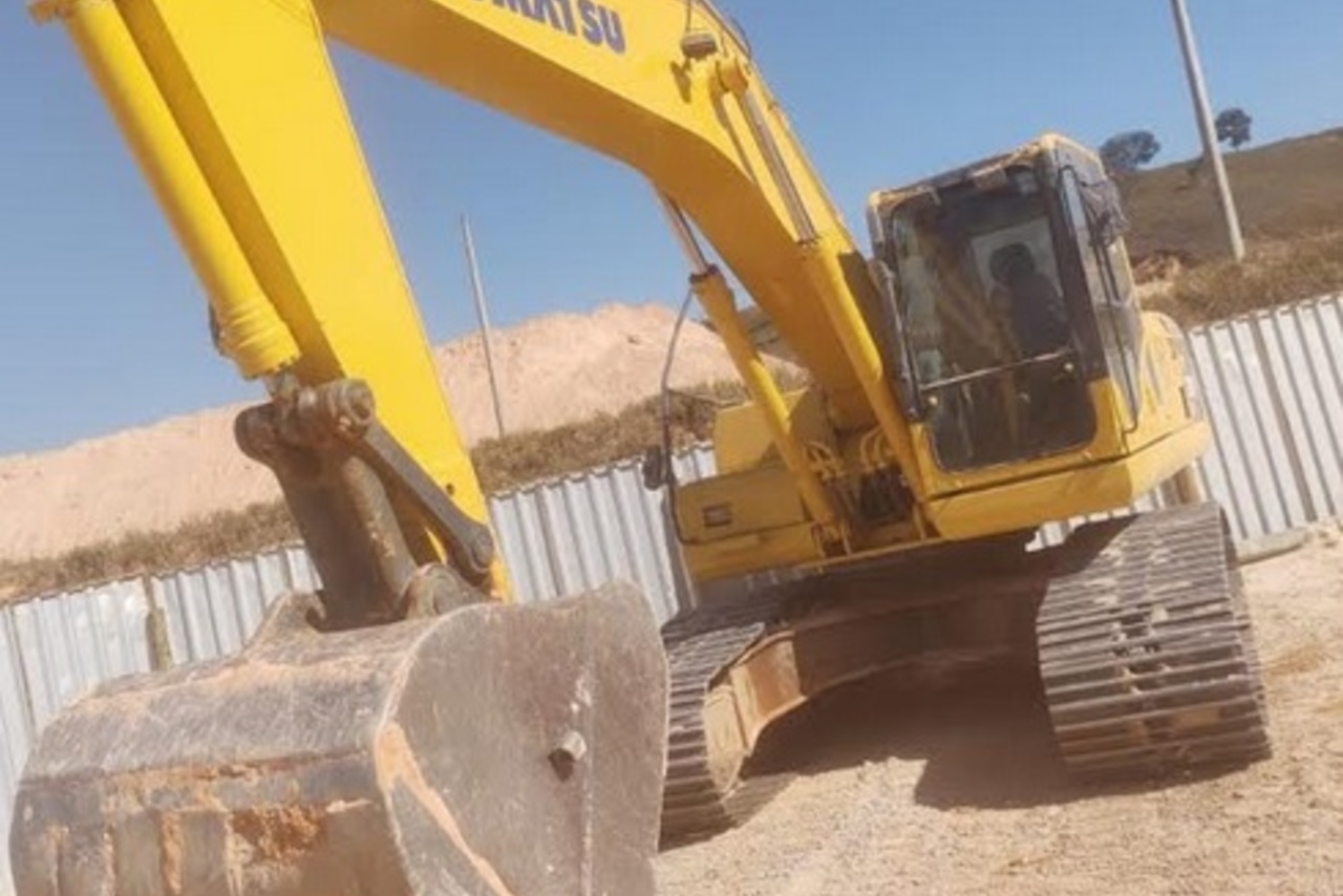 Komatsu PC200 - 11/11 2