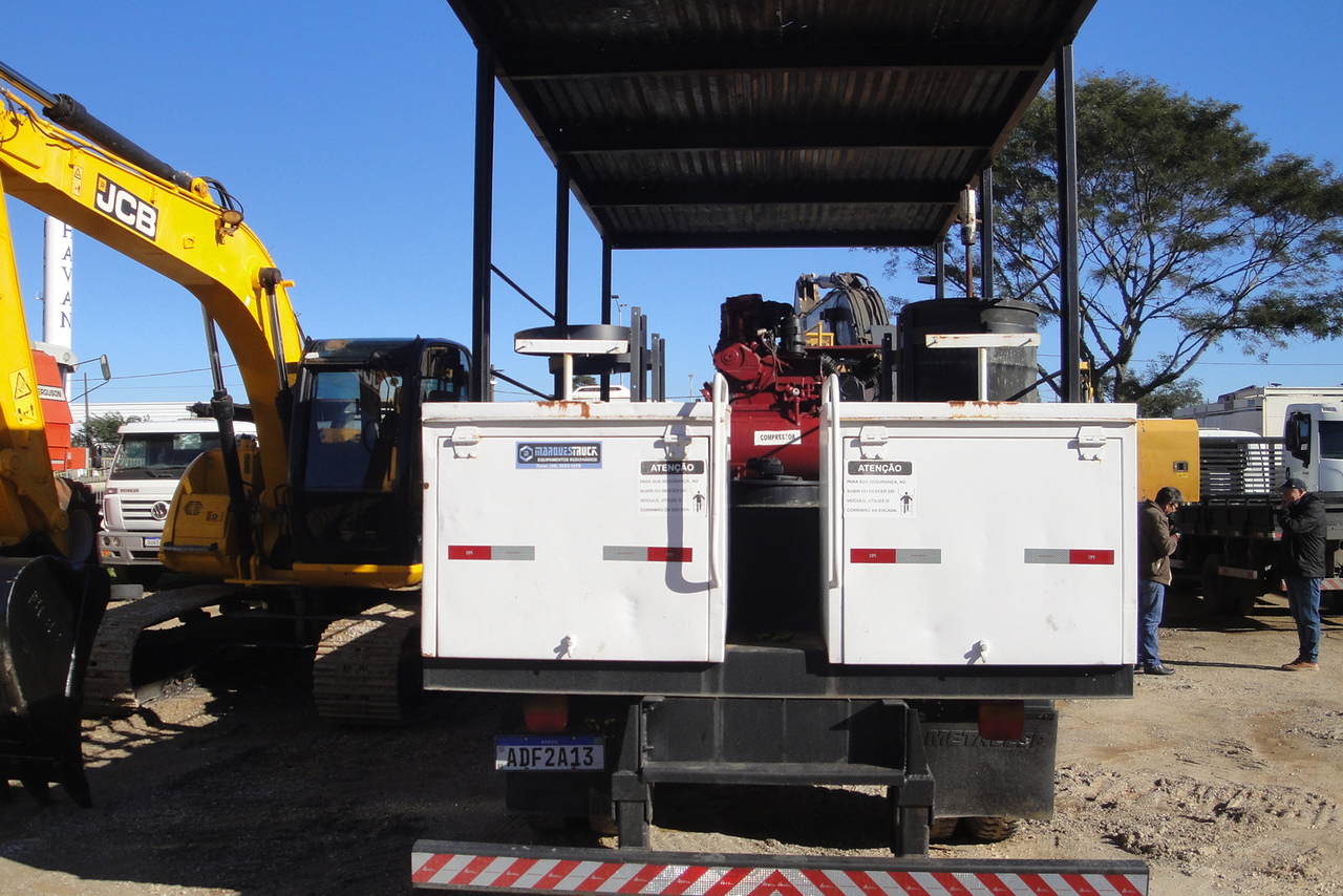 Ford F12000 - 93/93 4
