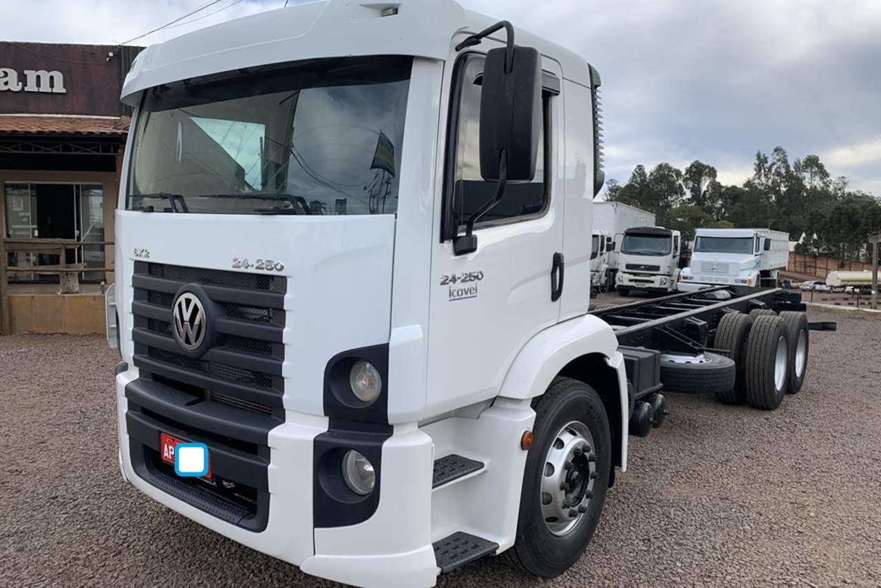 Volkswagen 24-250 E Constellation 3-Eixos - 07/08 4