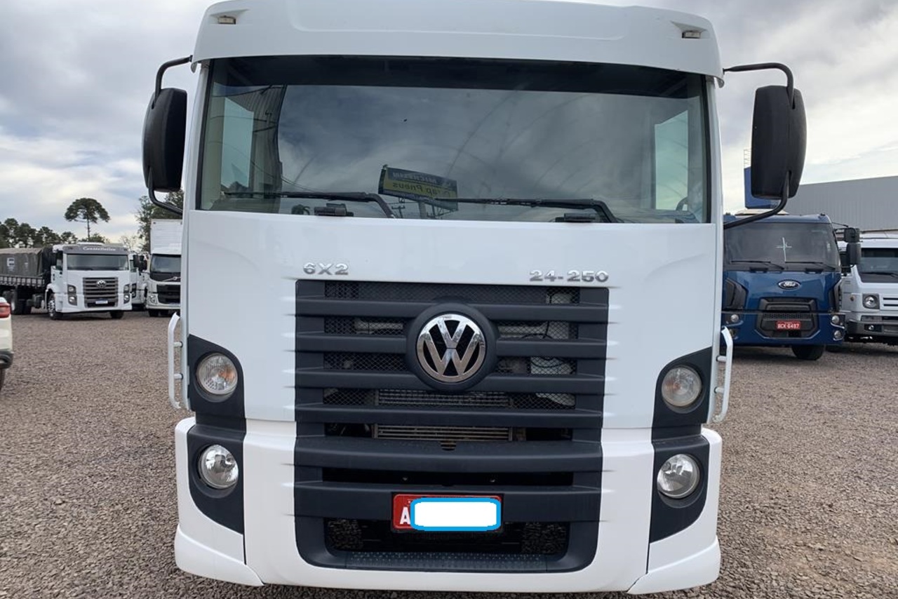 Volkswagen 24-250 E Constellation 3-Eixos - 07/08 5
