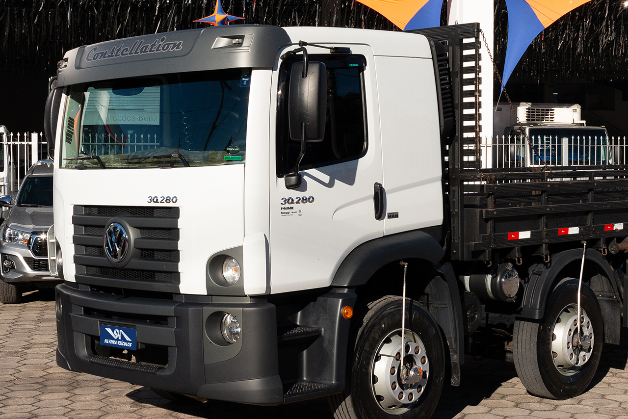 Volkswagen 30-330 Constellation 8x2 - 19/20 3