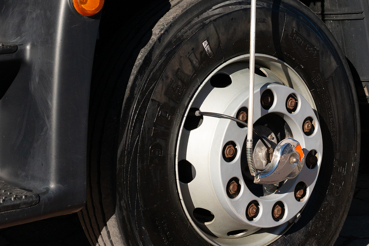 Volkswagen 30-330 Constellation 8x2 - 19/20 8