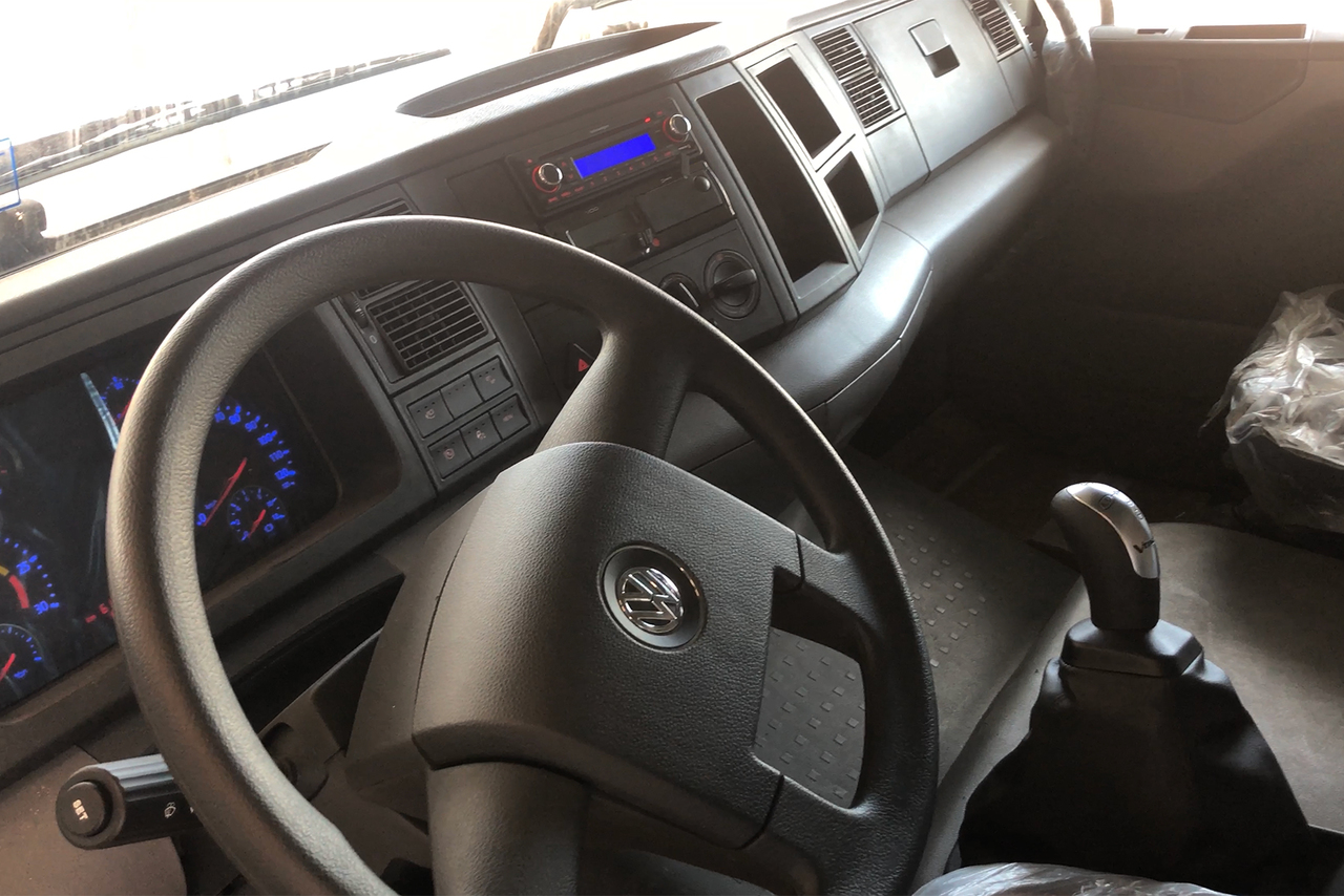 Volkswagen 30-330 Constellation 8x2 - 22/22 2