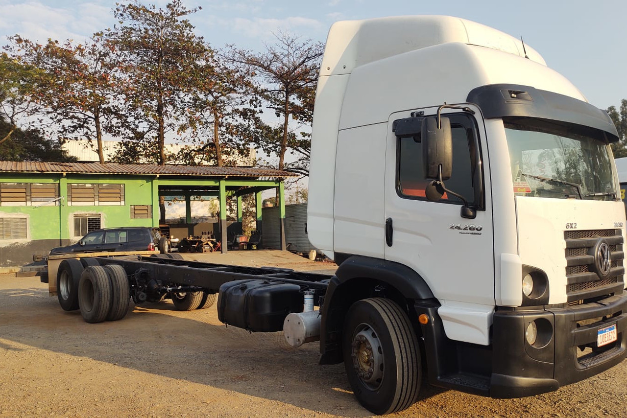 Volkswagen 24-280 E Constellation 6x2 - 13/13 3