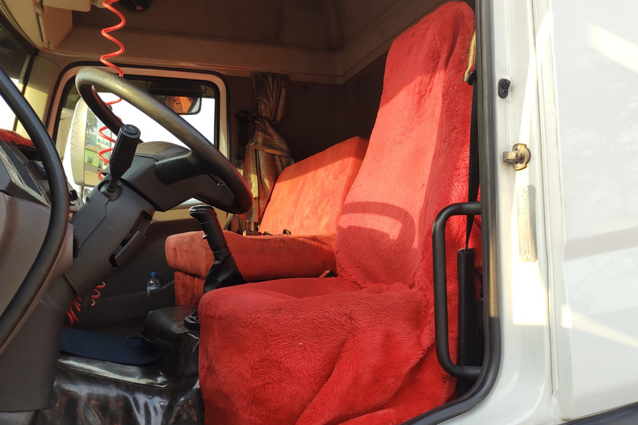 Volkswagen 24-280 E Constellation 6x2 - 13/13 7