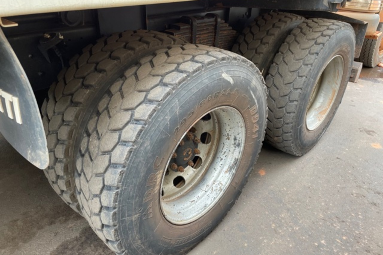 Volkswagen 31-280 E Constel. 6x4 - 14/14 9