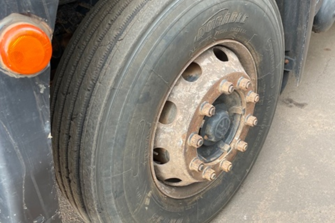 Volkswagen 31-280 E Constel. 6x4 - 14/14 10