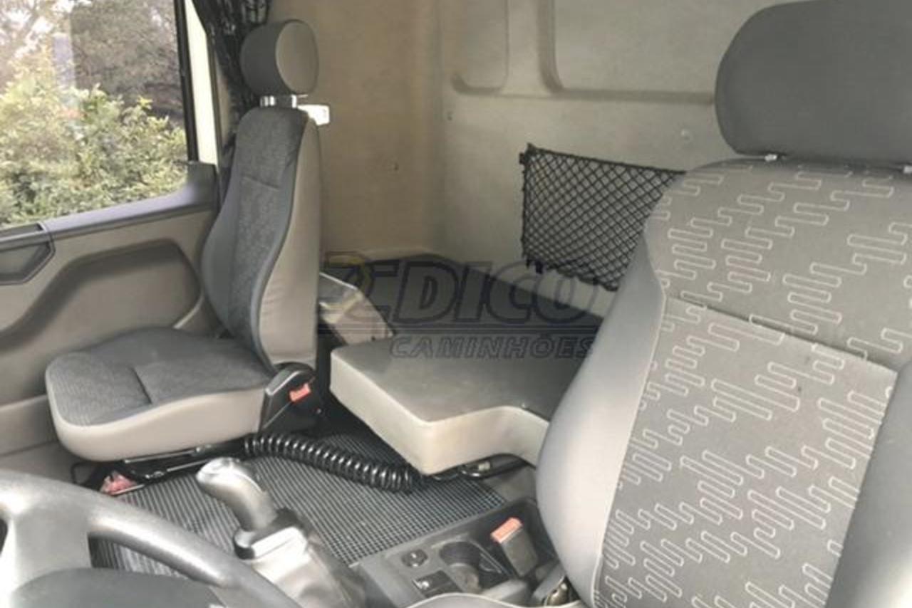Volkswagen 30-330 Constellation 8x2 - 19/19 3