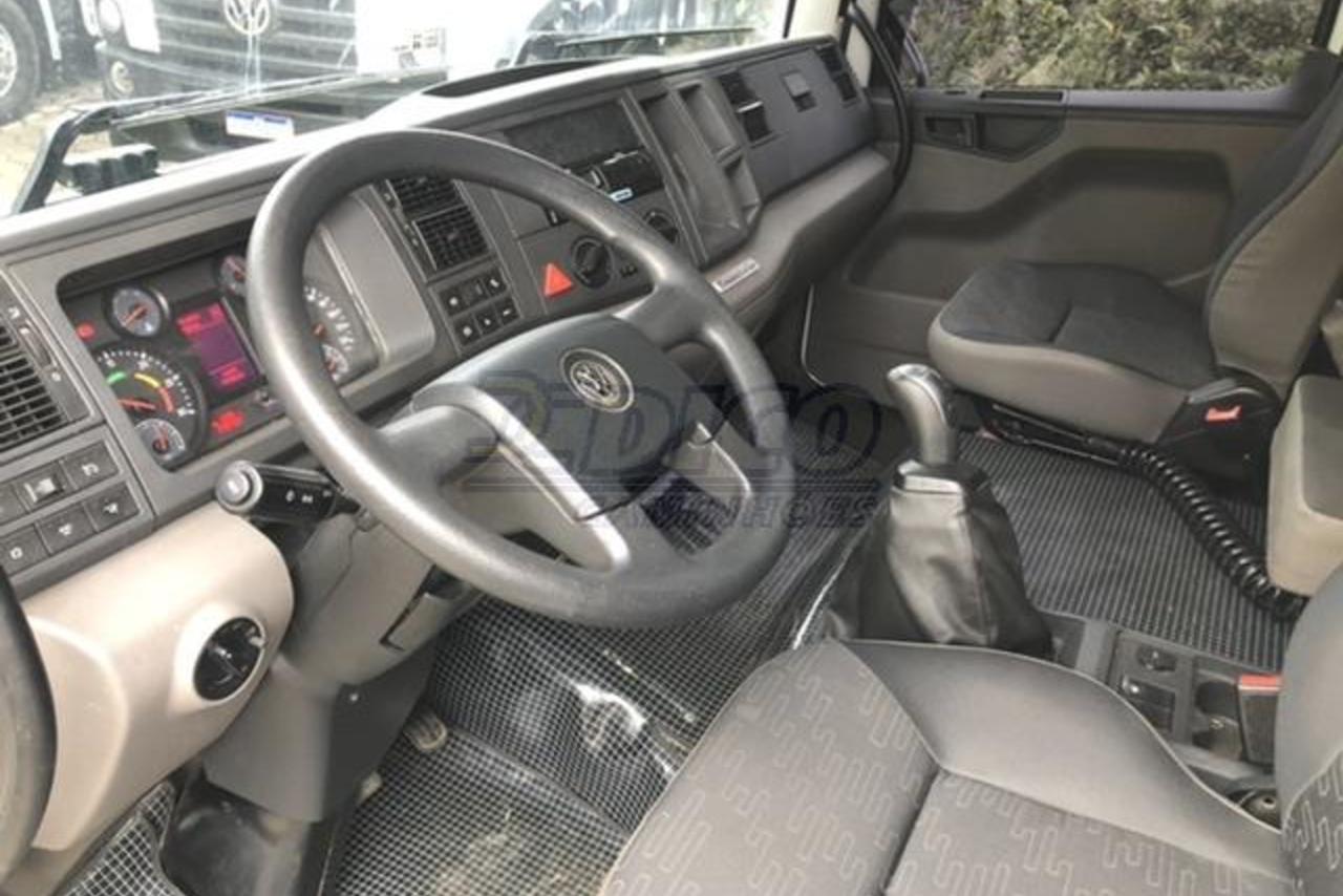 Volkswagen 30-330 Constellation 8x2 - 19/19 5