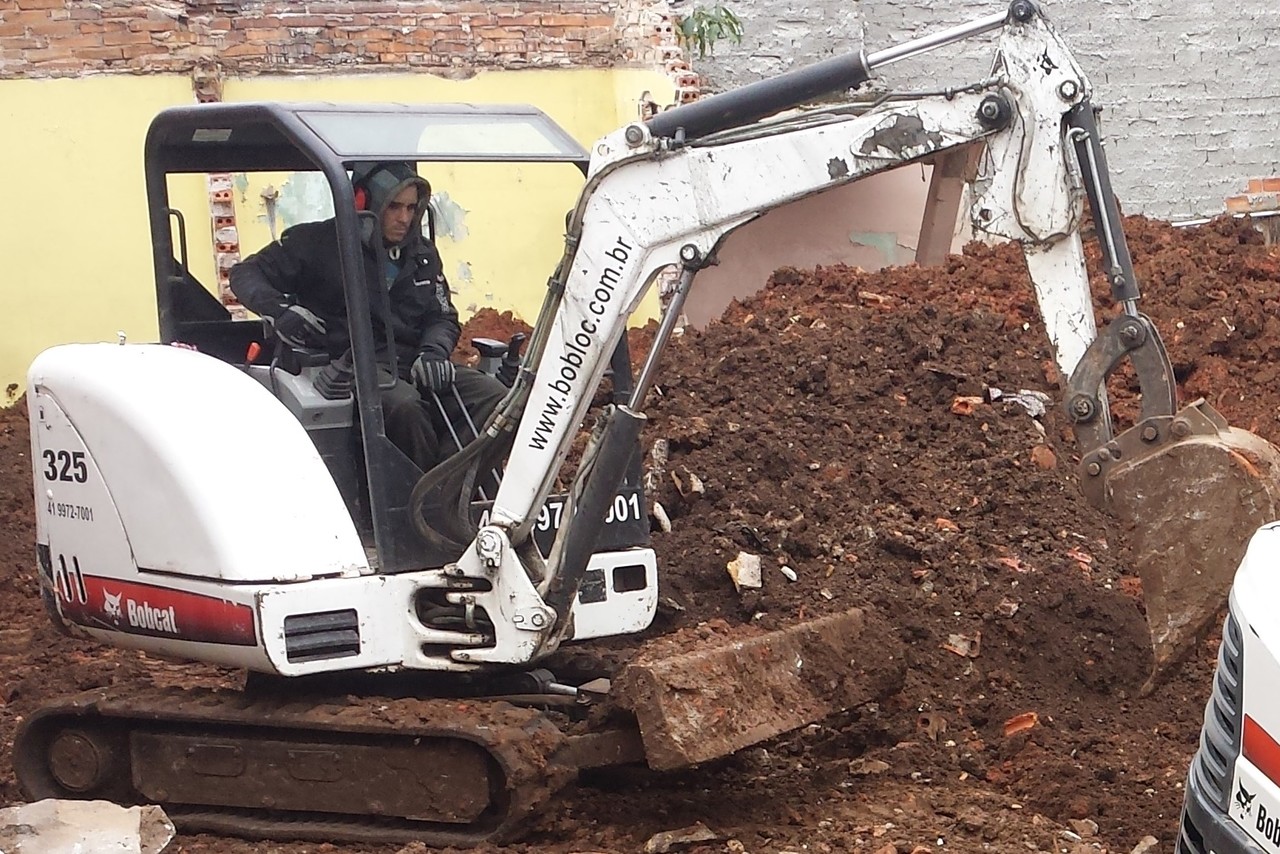 Bobcat 325 - 10/10 3