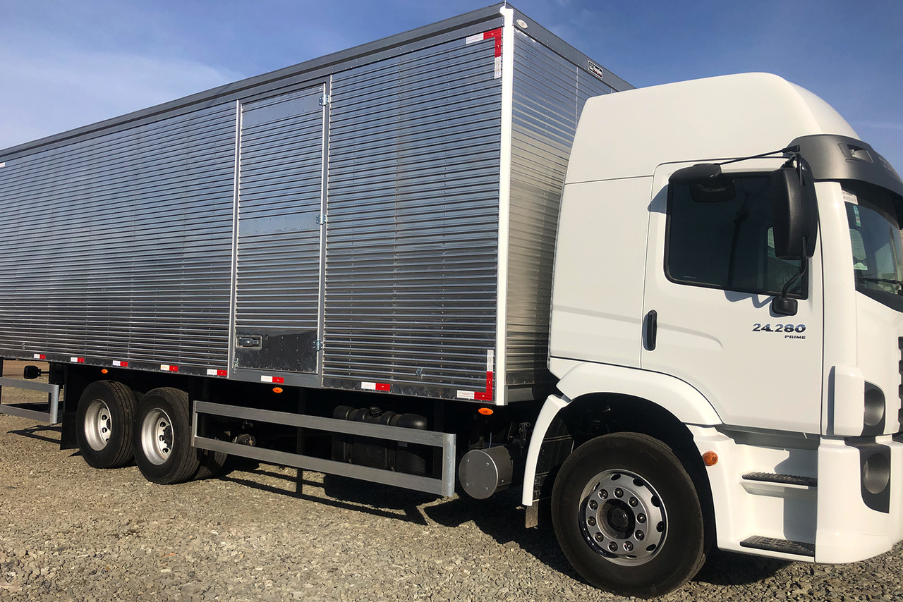 Volkswagen 24-280 E Constellation 6x2 -  5