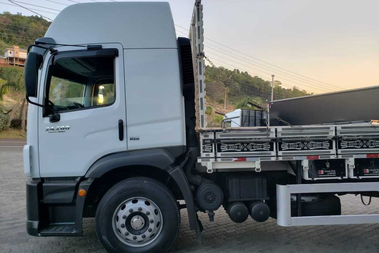 Volkswagen 24-280 E Constellation 6x2 - 12/12 3