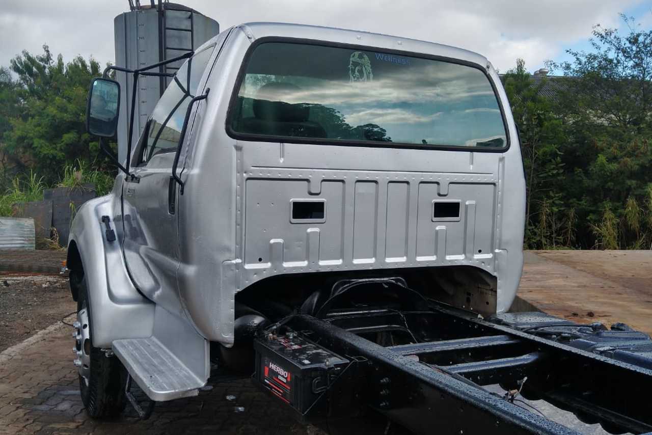 Ford F12000 - 02/02 2