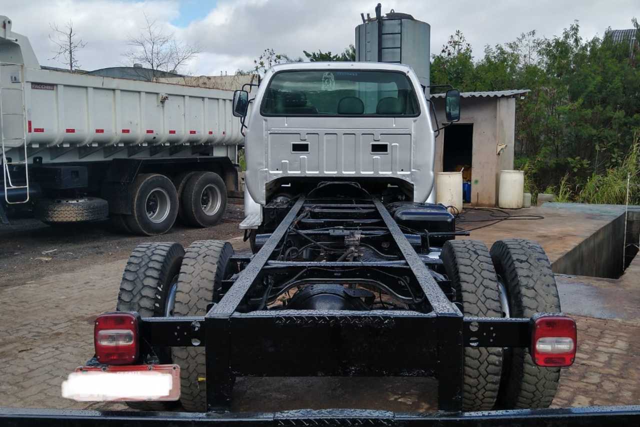 Ford F12000 - 02/02 4