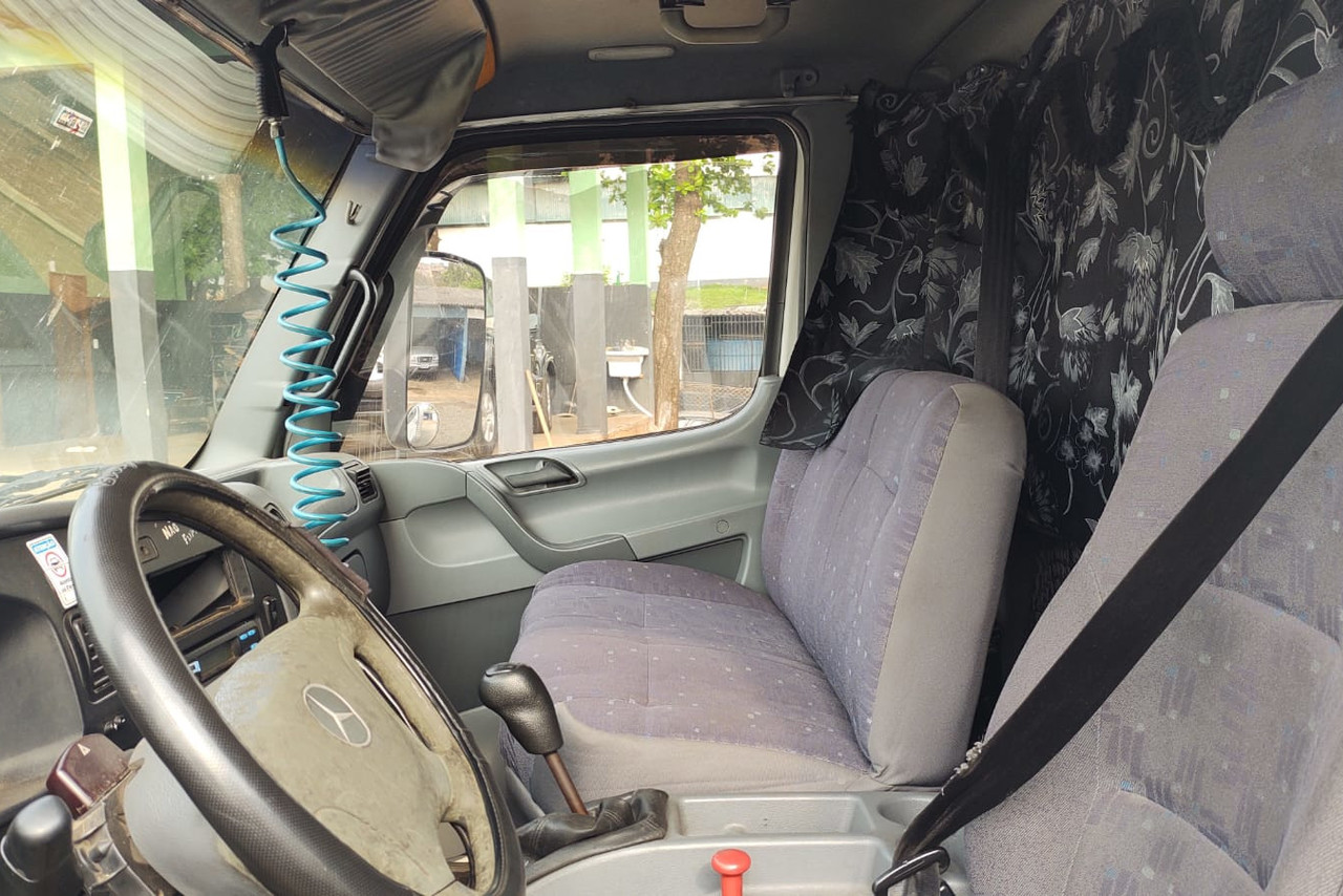 Mercedes Benz Accelo 915 - 04/04 6
