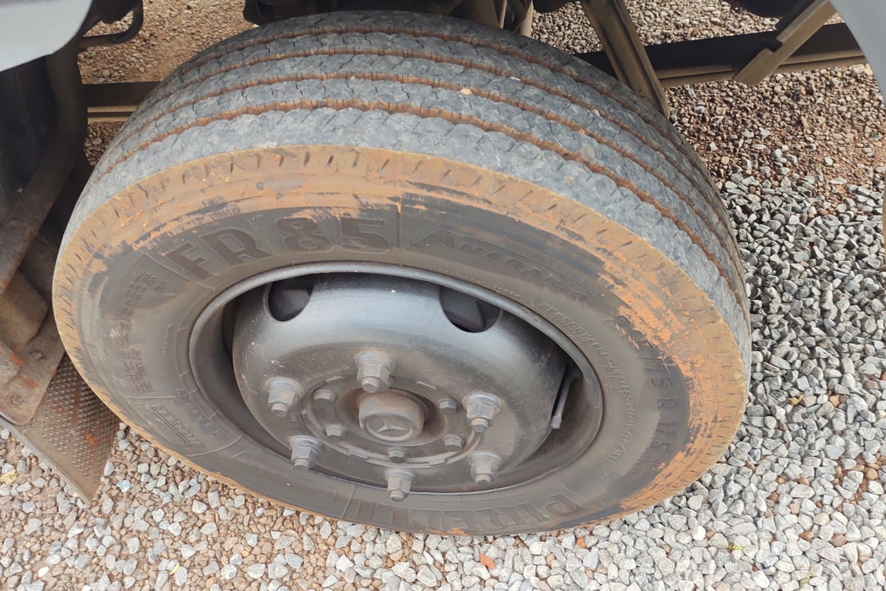 Mercedes Benz Accelo 915 - 04/04 8