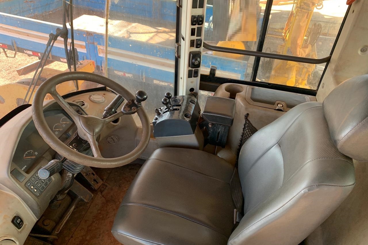 Volvo L90F - 08/08 5